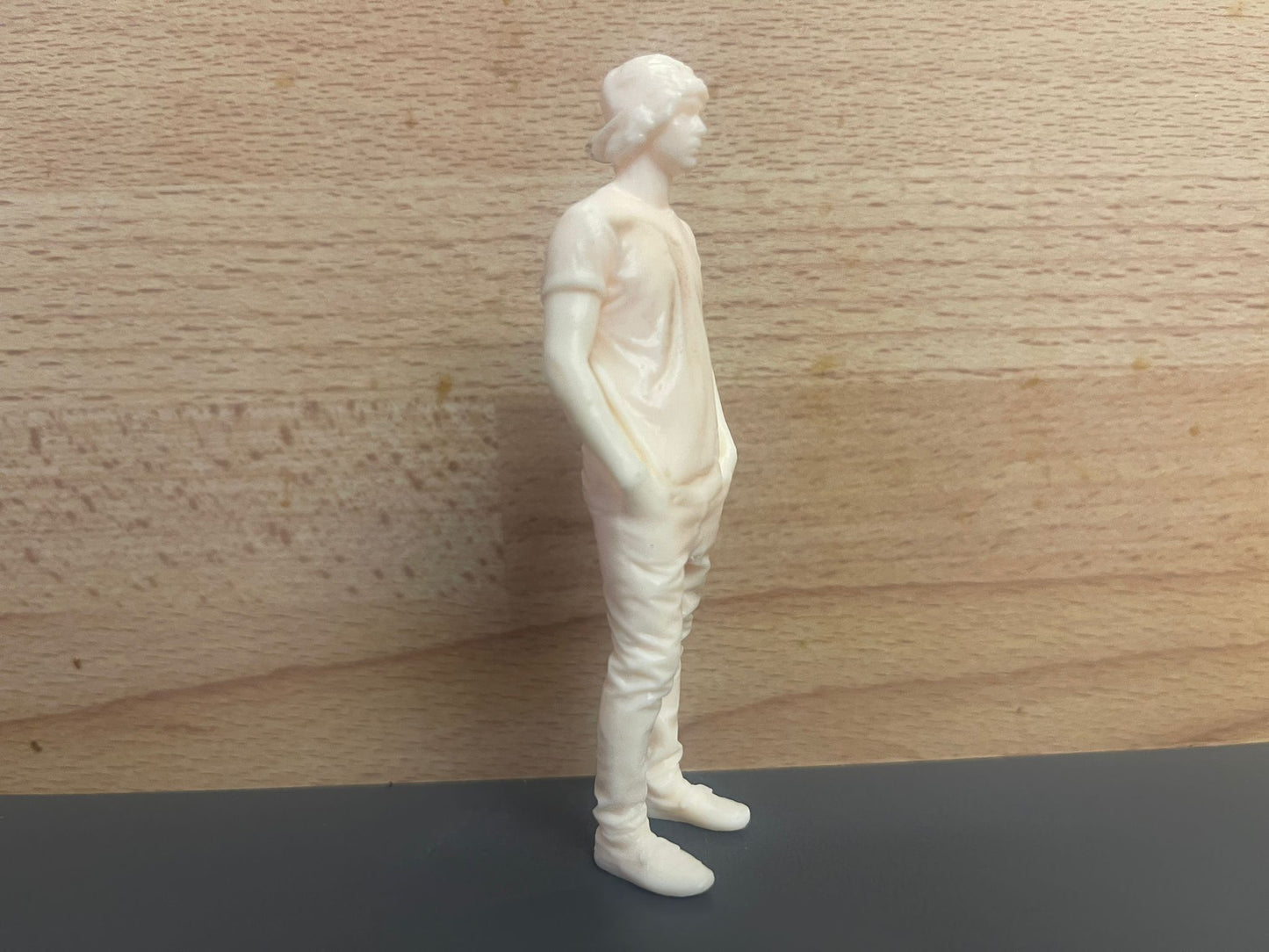 M90 – Casual Young Male Scale Model Figure (15mm–150mm)