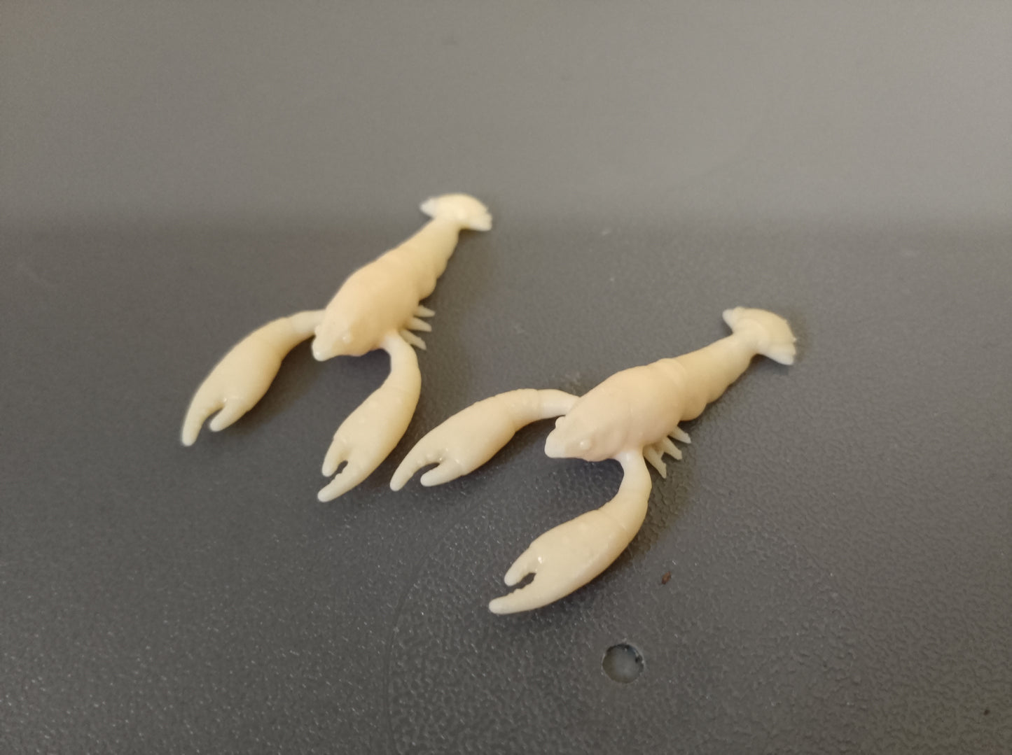 A33 โ 2x Large Model Lobster/Crayfish for RC Fishing Boats & Dioramas