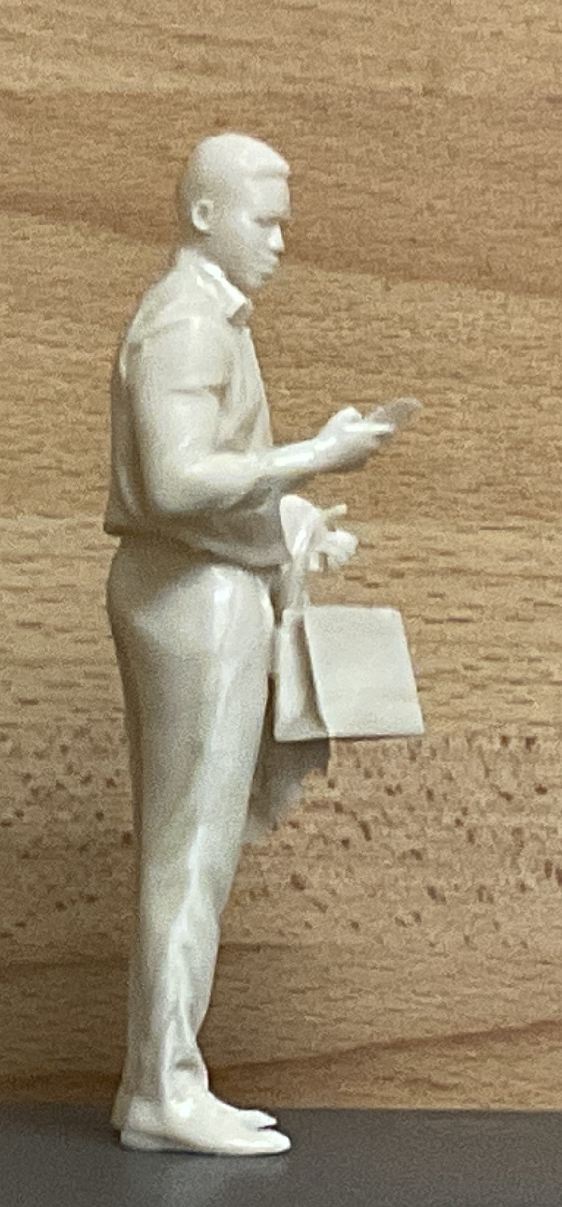 M18 Smart Man with Bag Looking at Phone – Scale Model Figure
