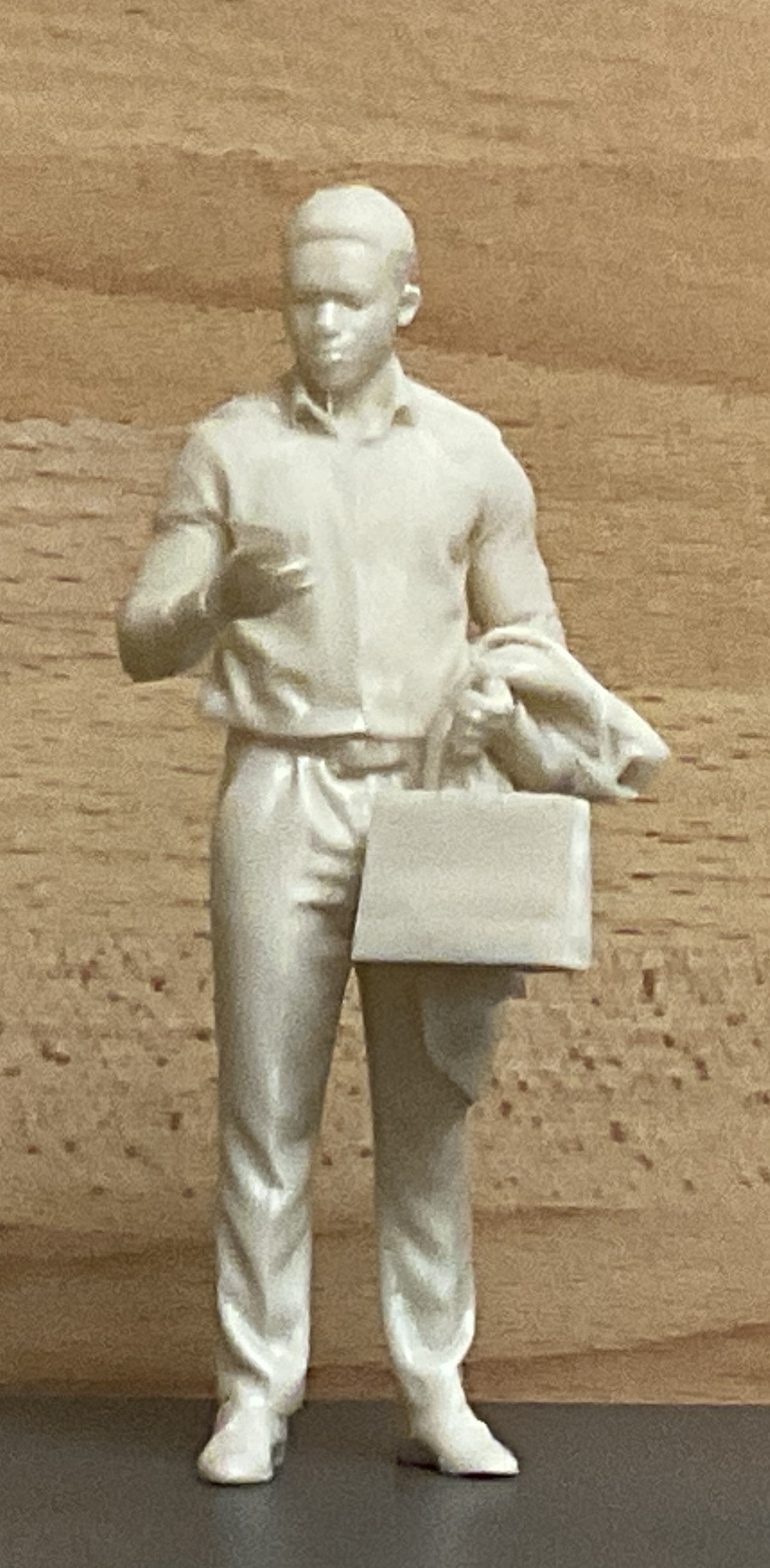 M18 Smart Man with Bag Looking at Phone – Scale Model Figure