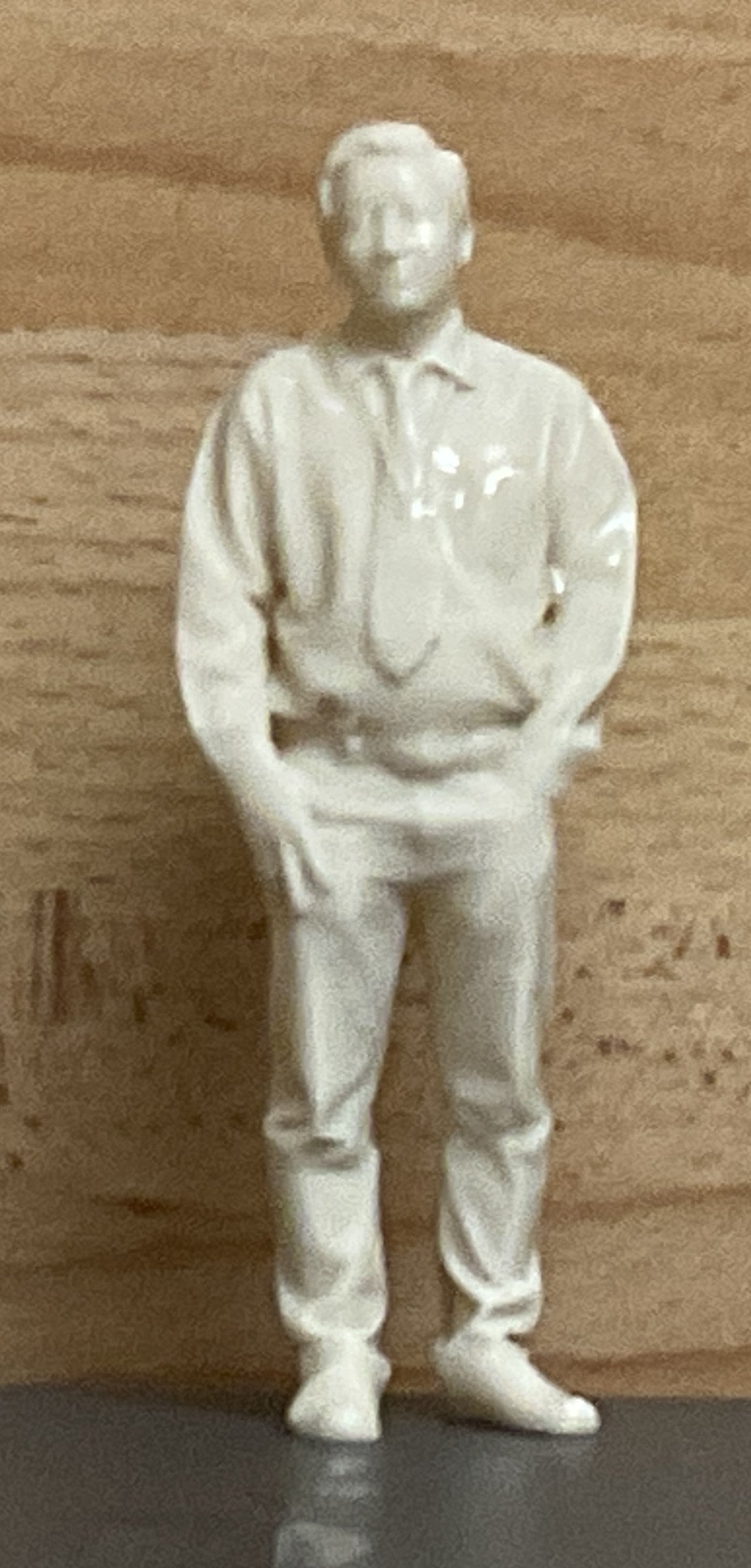 M20 Casual Man with Lanyard – Scale Model Figure