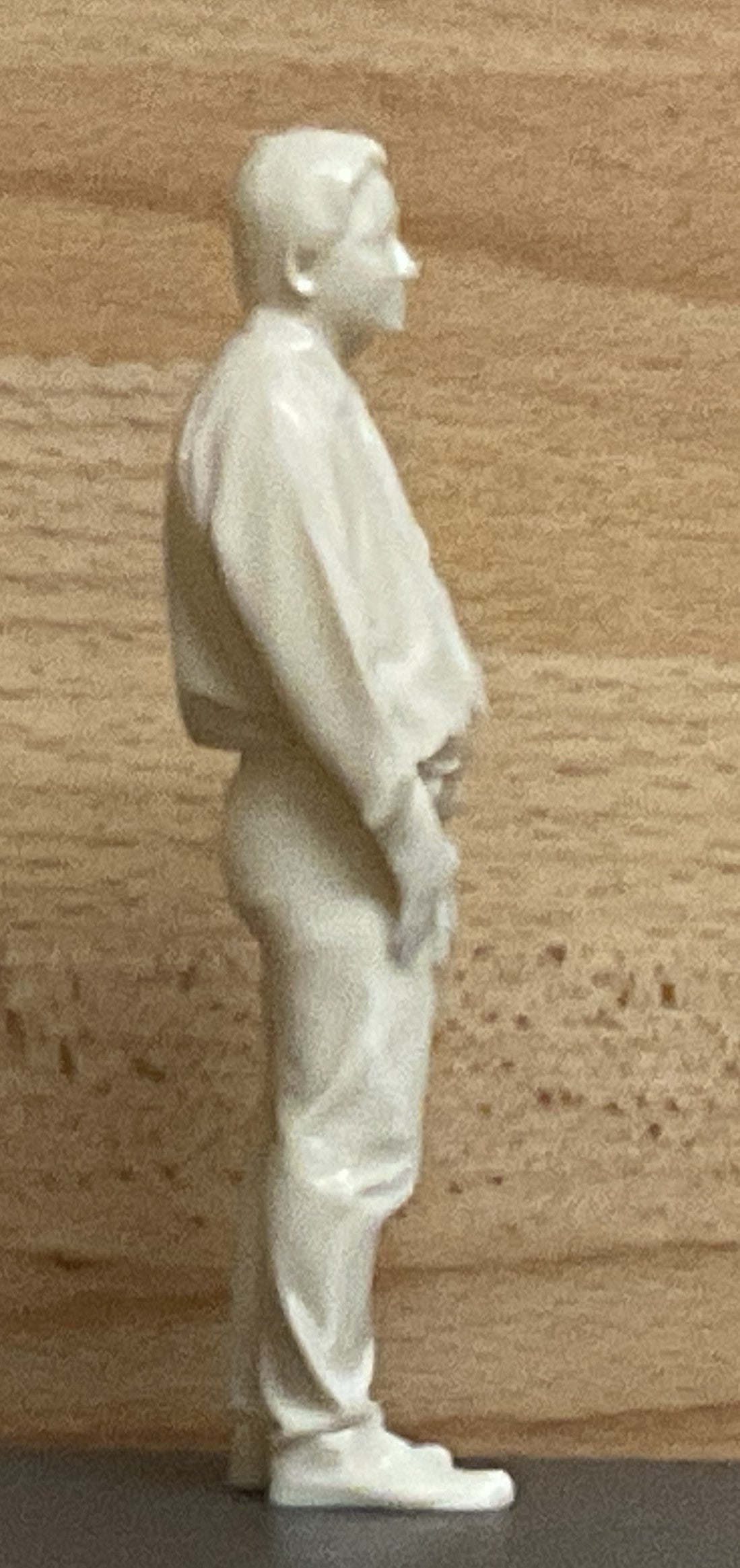 M20 Casual Man with Lanyard – Scale Model Figure