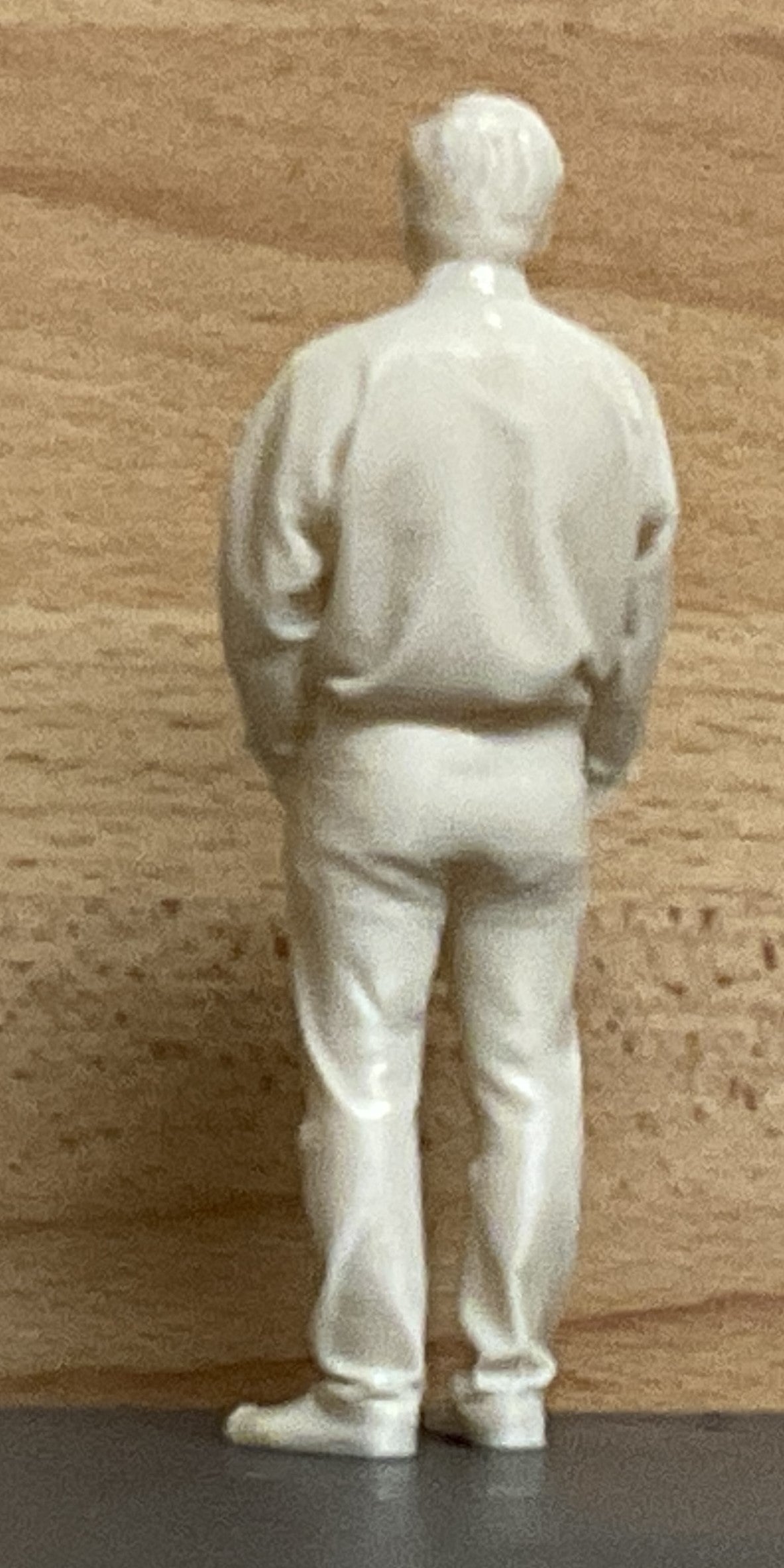 M20 Casual Man with Lanyard – Scale Model Figure
