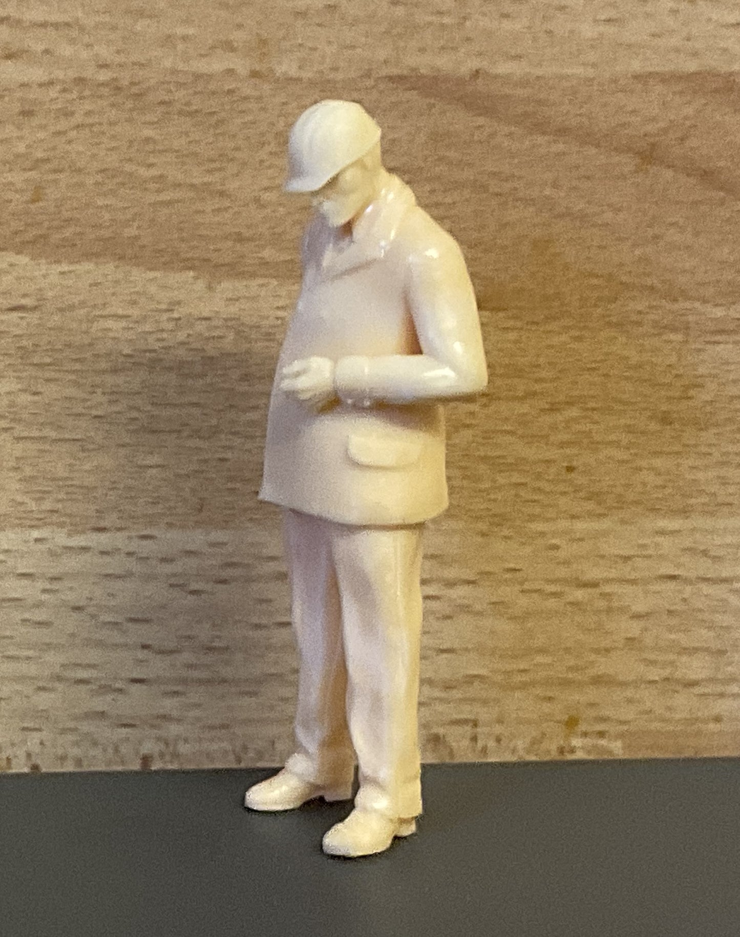 TG10B Mobile Marine Models Tug Scale modern crew hard hat Unpainted