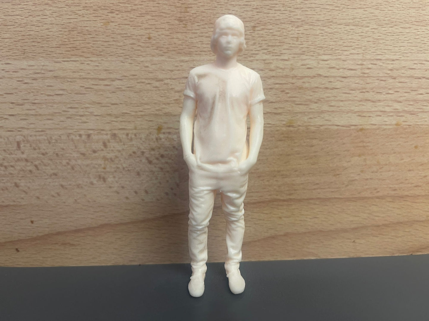 M90 – Casual Young Male Scale Model Figure (15mm–150mm)