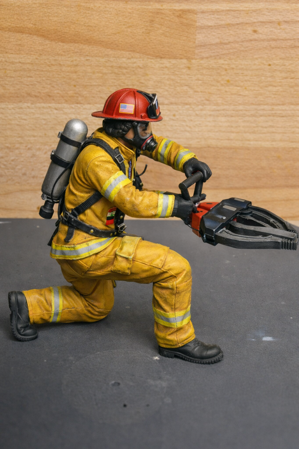 EMS23B USA Firefighter – with Jaws of Life Unpainted Scale Model Figure