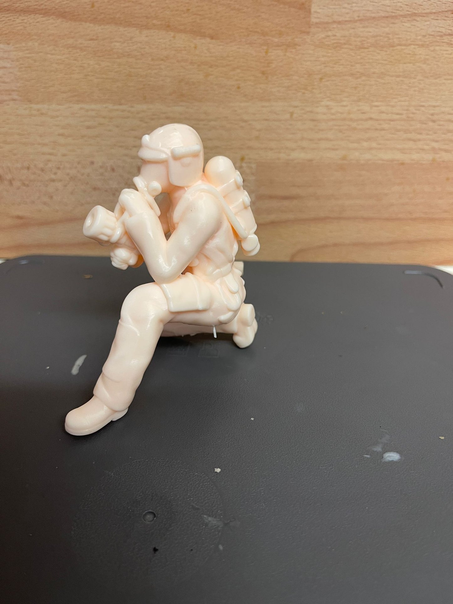 EMS24 Scale model figure Firefighter with Hose – Kneeling Emergency Response Pose