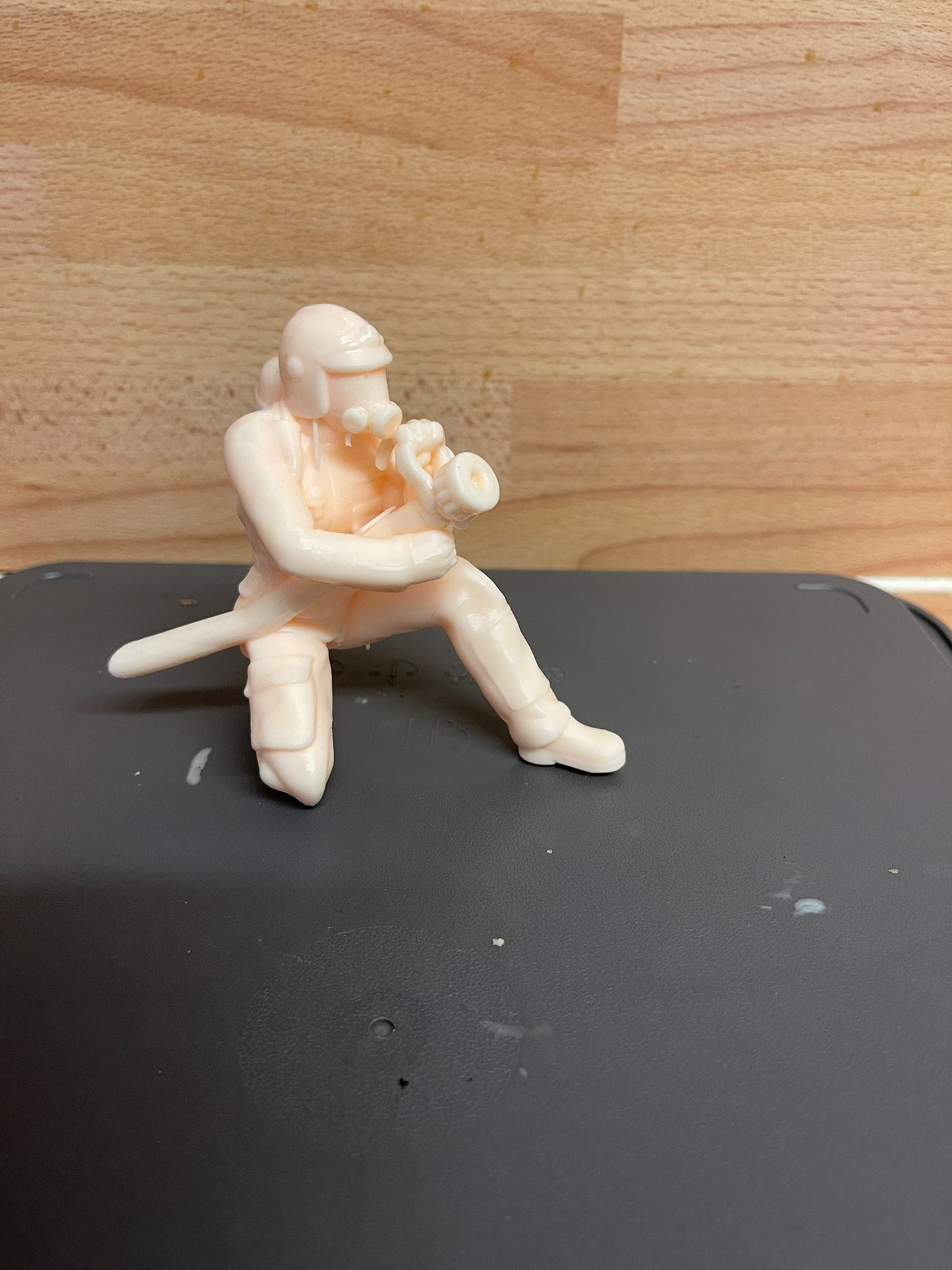 EMS24 Scale model figure Firefighter with Hose – Kneeling Emergency Response Pose
