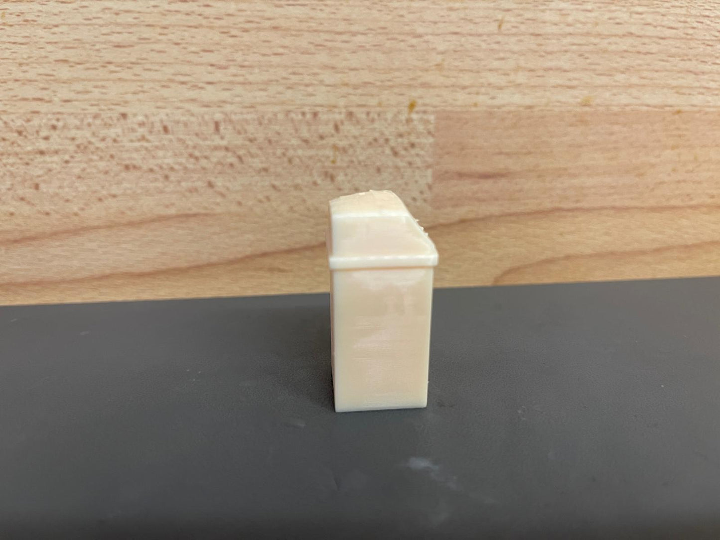 DA5 – Scale Model Kitchen / Office Swing Bin