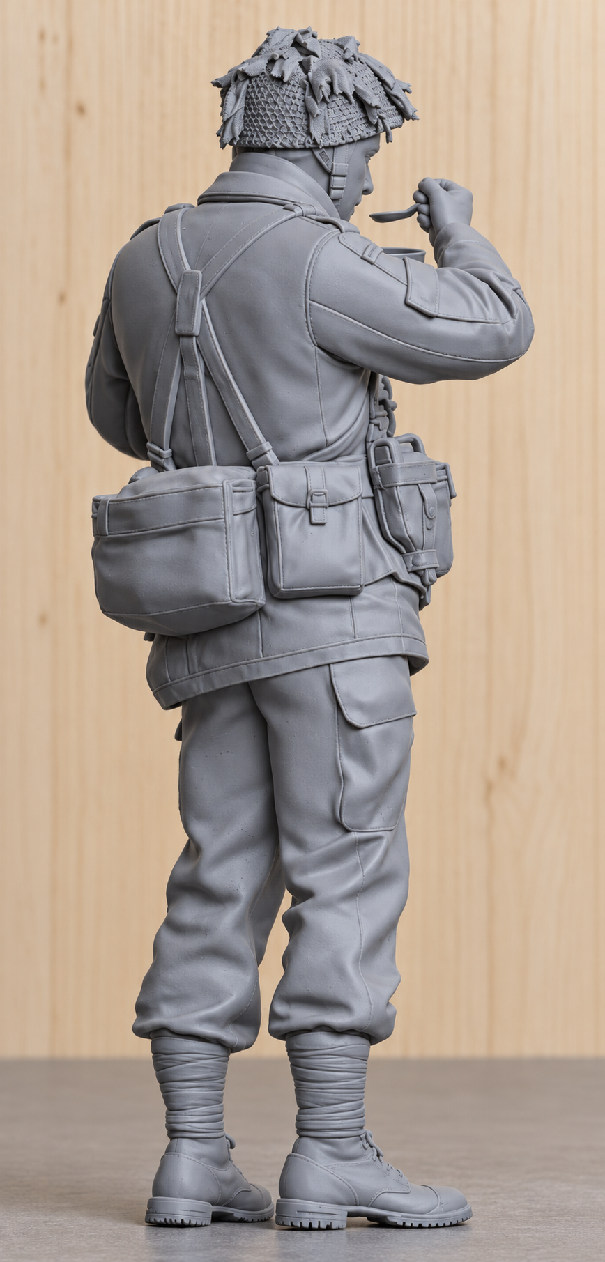 SM1 British Paratrooper 1944 Eating from Mess Tin – Unpainted, Multi-Scale 1/96 to 1/8 | Jager Hobby