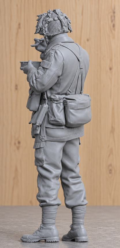 SM1 British Paratrooper 1944 Eating from Mess Tin – Unpainted, Multi-Scale 1/96 to 1/8 | Jager Hobby