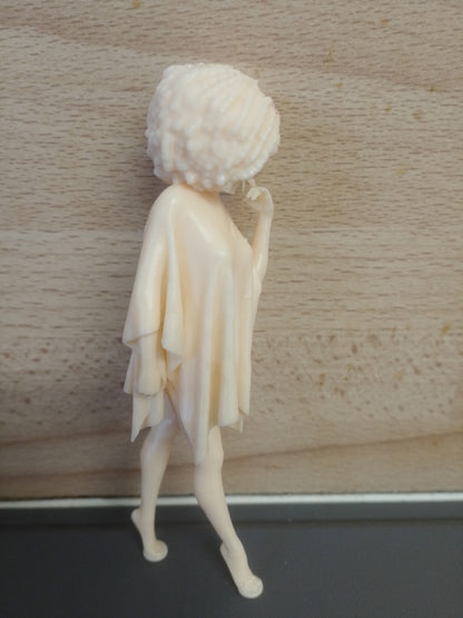 W27 Sensual Woman – Unpainted Scale Model Figure (Multi-Scale)