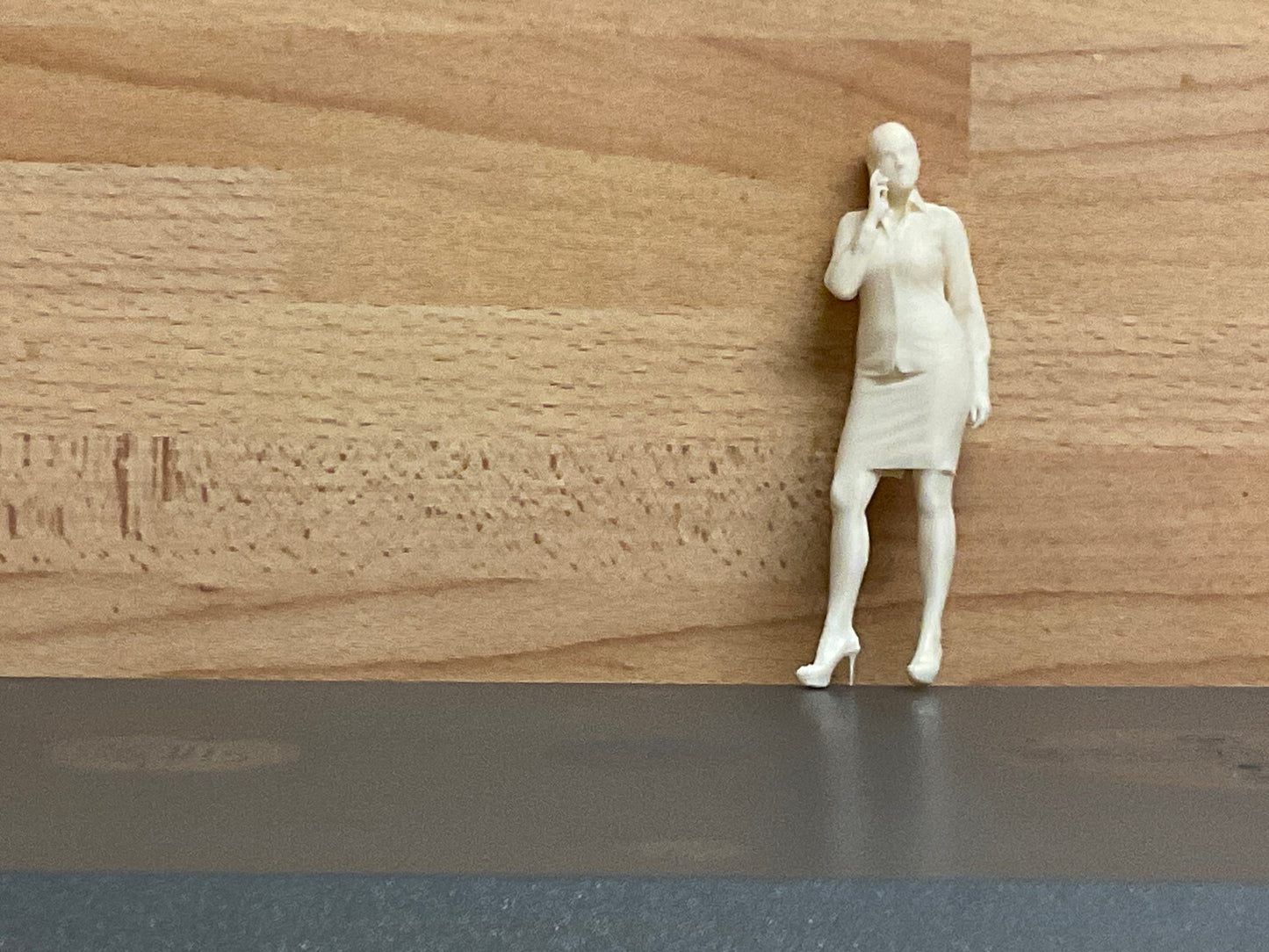 W1  Model Riviera Motor Boat figures