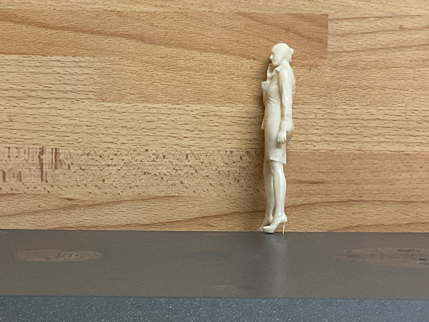 W1  Model Riviera Motor Boat figures