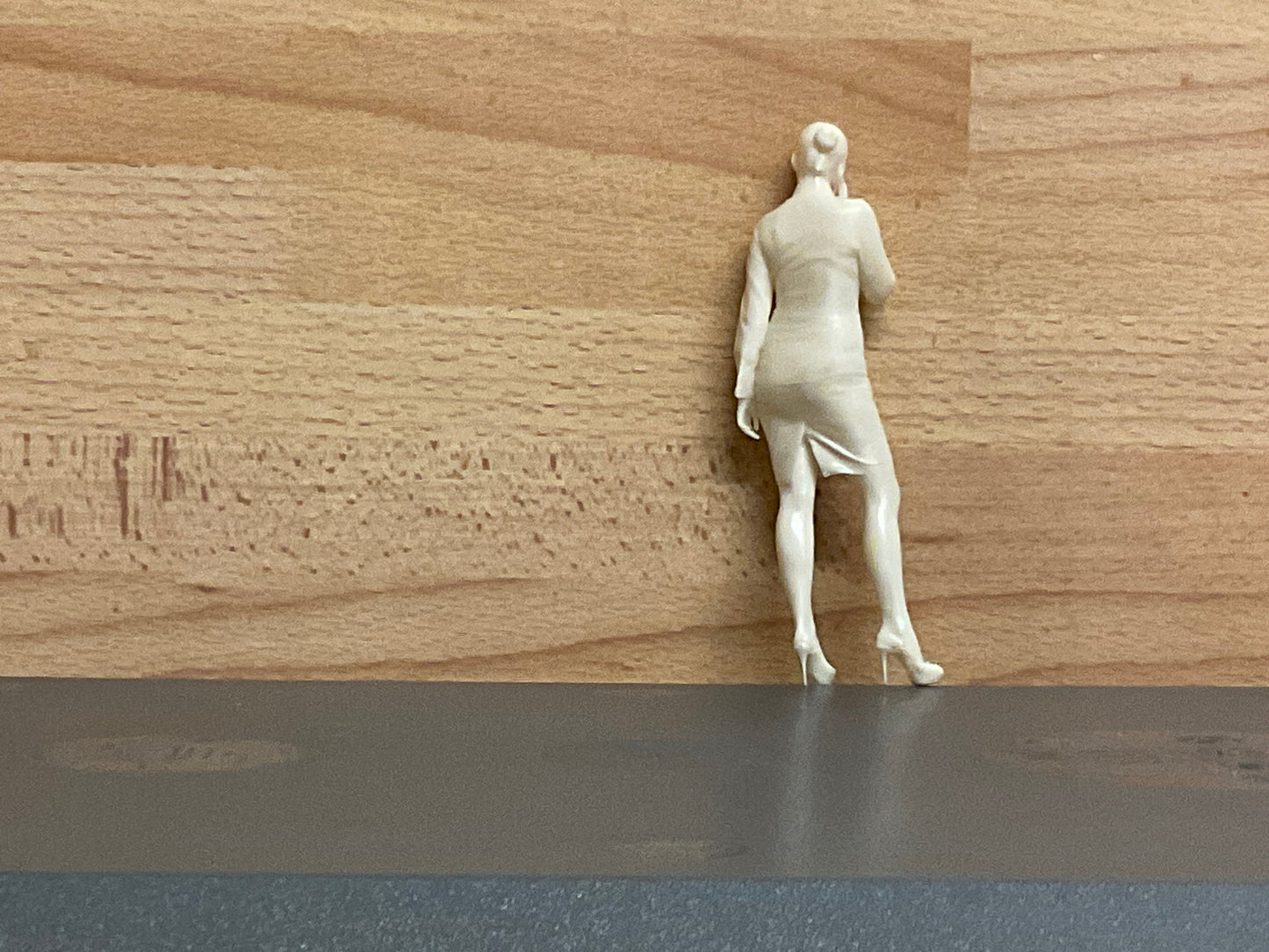 W1  Model Riviera Motor Boat figures