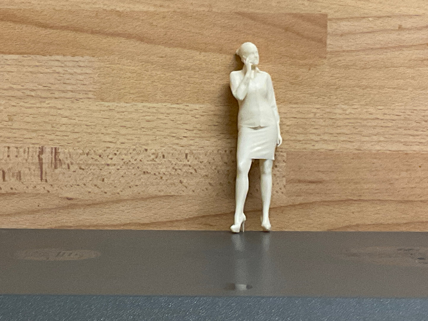 W1  Model Riviera Motor Boat figures