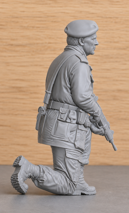 SWG2 Colonel Faulkner Kneeling – Richard Burton – The Wild Geese  Unpainted Figure
