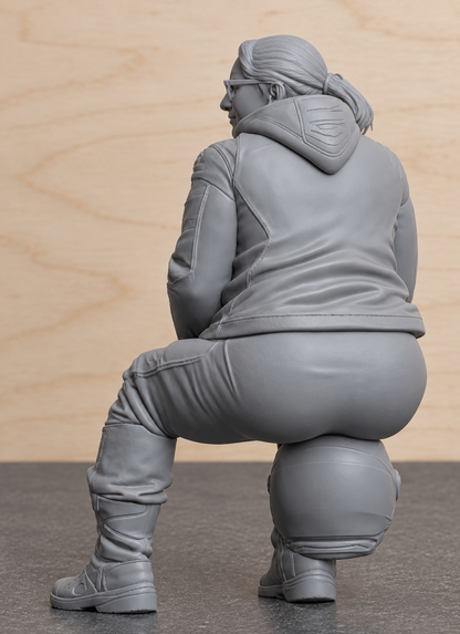 B9 Tamiya 1/12 Seated Female Biker Rest Break Figure  Unpainted Multi-Scale Motorcycle Figure