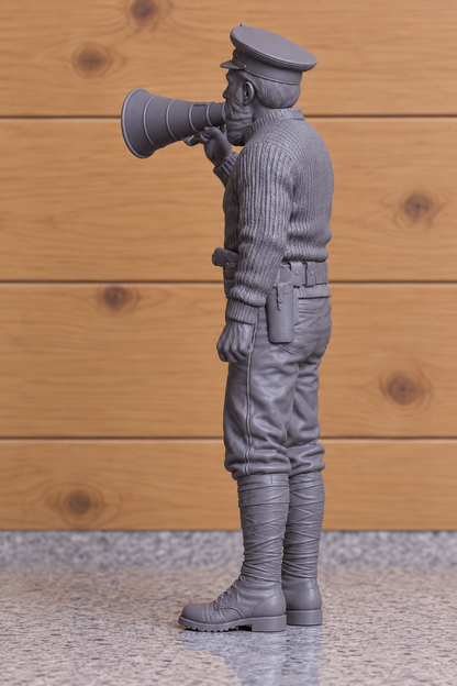 CMB11 Unpainted WWI Royal Navy Coastal Forces Crewman with Megaphone