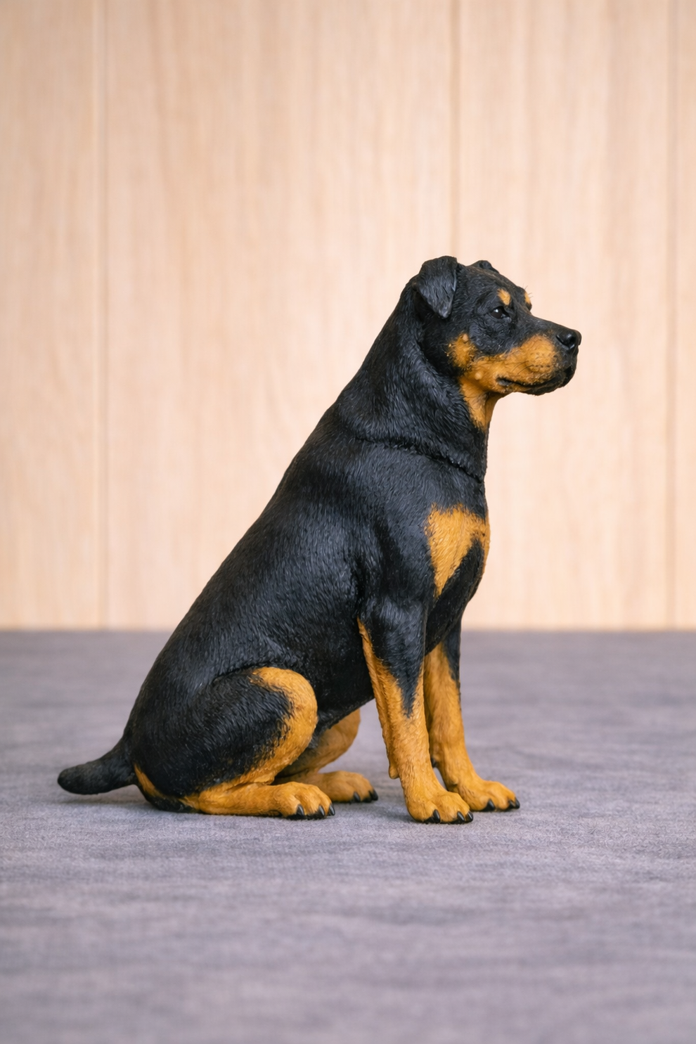 A96 – Regal Rottweiler | Scale Model Dog Figure Unpainted – Jager Hobby