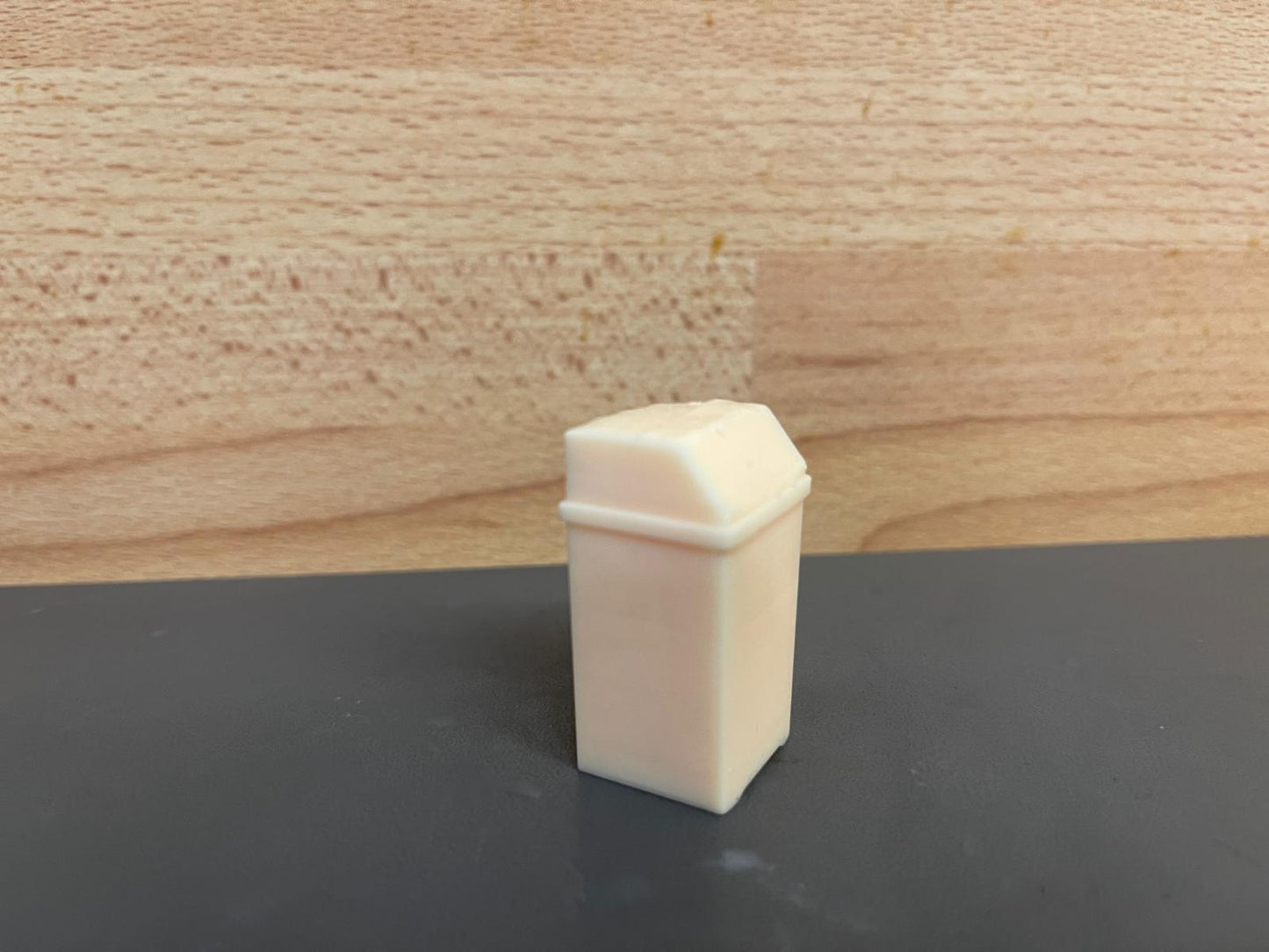 DA5 – Scale Model Kitchen / Office Swing Bin