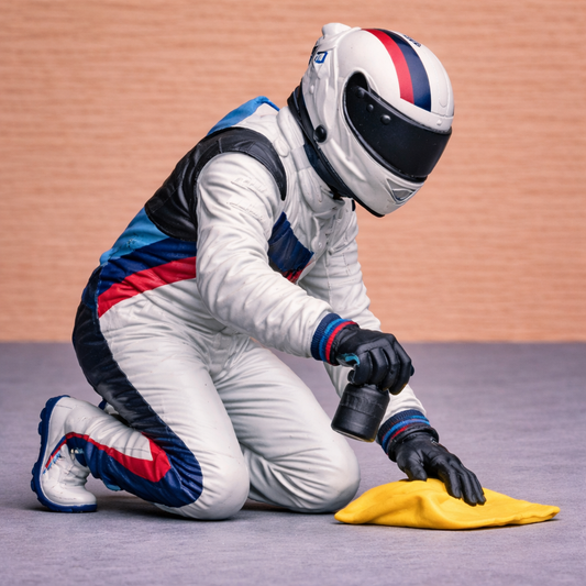 C37 WEC GT Pit Crew – Windscreen Cleaning Technician Kneeling Pose Unpainted