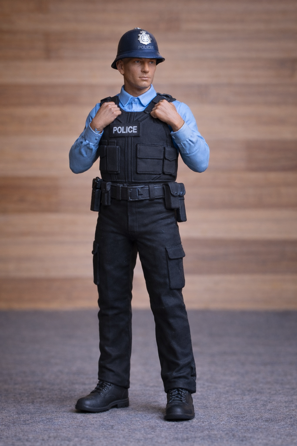 EMS10 – Modern UK Police Officer Scale Model Figure unpainted