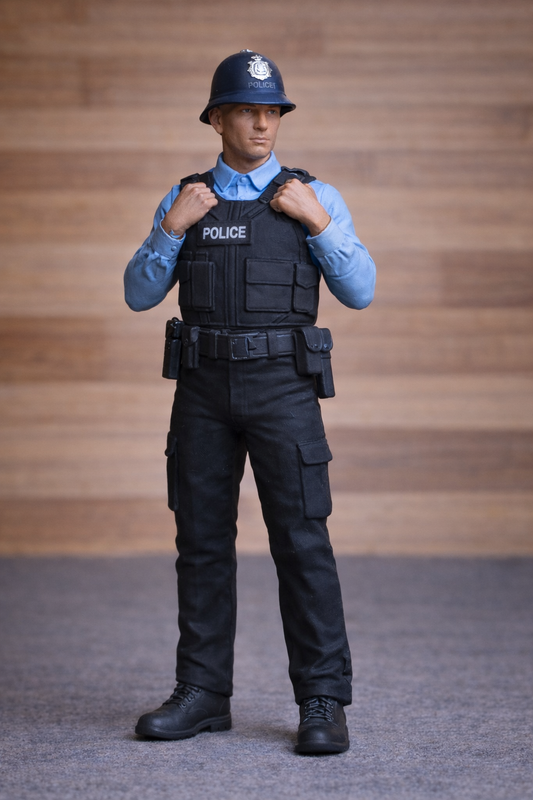 EMS10 – Modern UK Police Officer Scale Model Figure unpainted