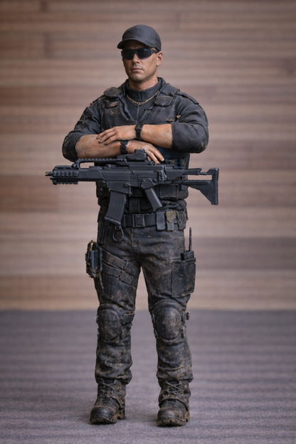 EMS 13 – Armed Police Officer Model Figure Arms Crossed, Standing Pose Unpainted