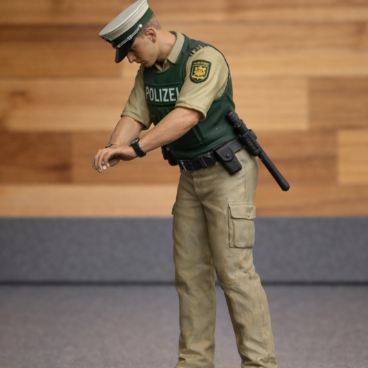 EMS1 European Police Officer – Unpainted Scale Model Figure (Multi-Scale)