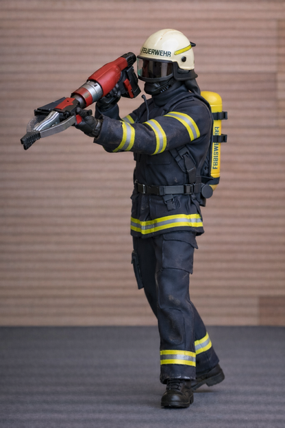 EMS21 – Modern Firefighter Rescue Crew with Electric Ram Available Unpainted