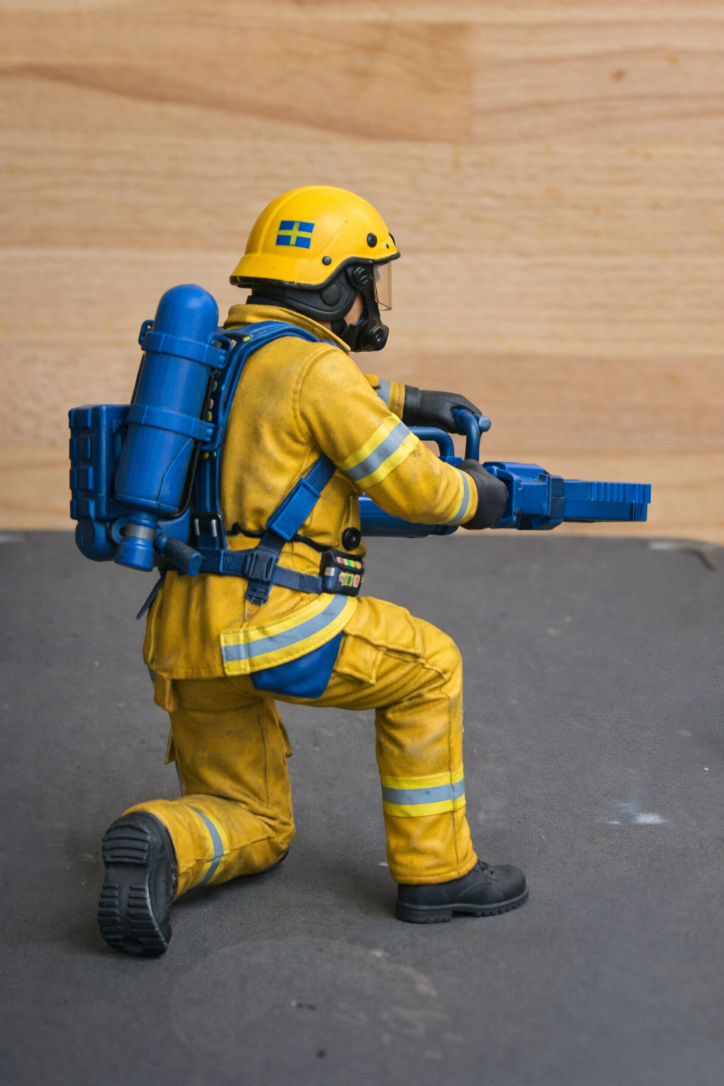 EMS23 – Model Firefighter with Pneumatic Spreader Rescue Tool Unpainted