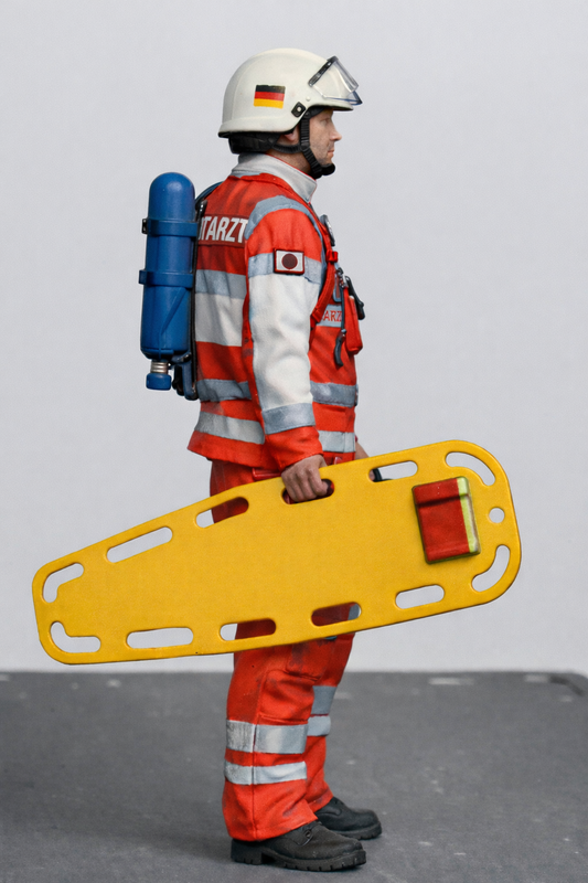 EMS25 – EMT Technician with Spine Board and First Aid Bag Unpainted