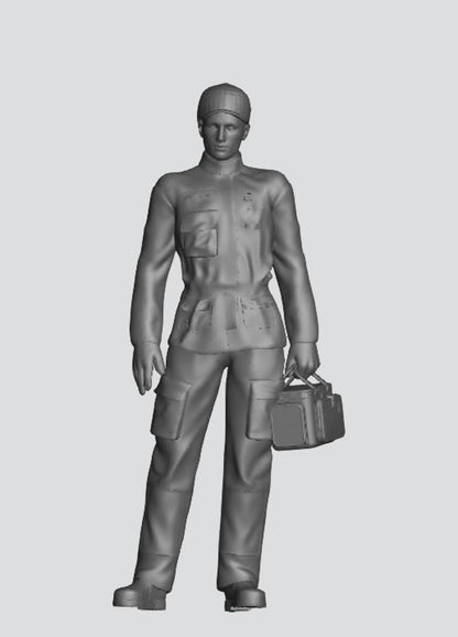 EMS27 – 1/43 1/18 Multi Scale Model Figure: Paramedic Standing with First Response Bag and Cap