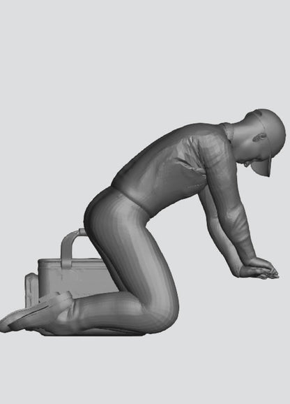EMS28 1/43 1/18 Multi Scale Model Figure: Male Paramedic Kneeling, Performing Chest Compressions