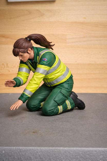 EMS28B – Scale Model Figure: Unpainted CPR with Resuscitation Bag