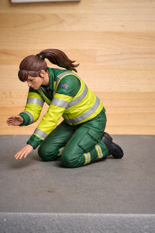 EMS28B – Scale Model Figure: Unpainted CPR with Resuscitation Bag