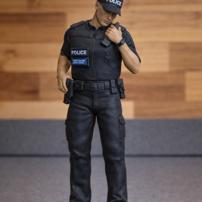 EMS2 – Unpainted Multi-Scale Modern Police Officer Figure