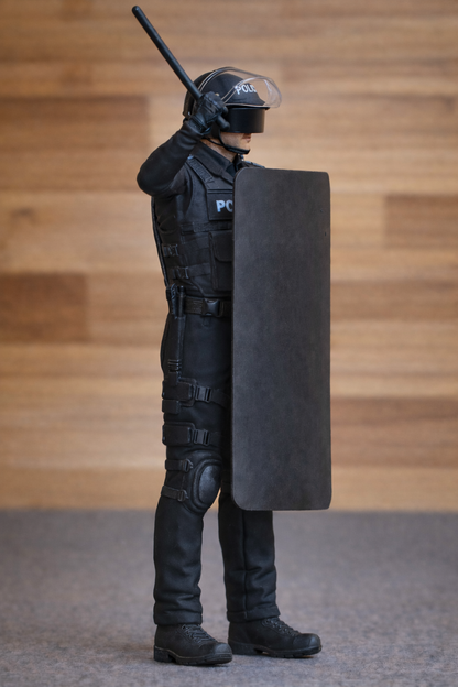 EMS7 – Riot Police Officer Scale Model Figure with Shield Unpainted