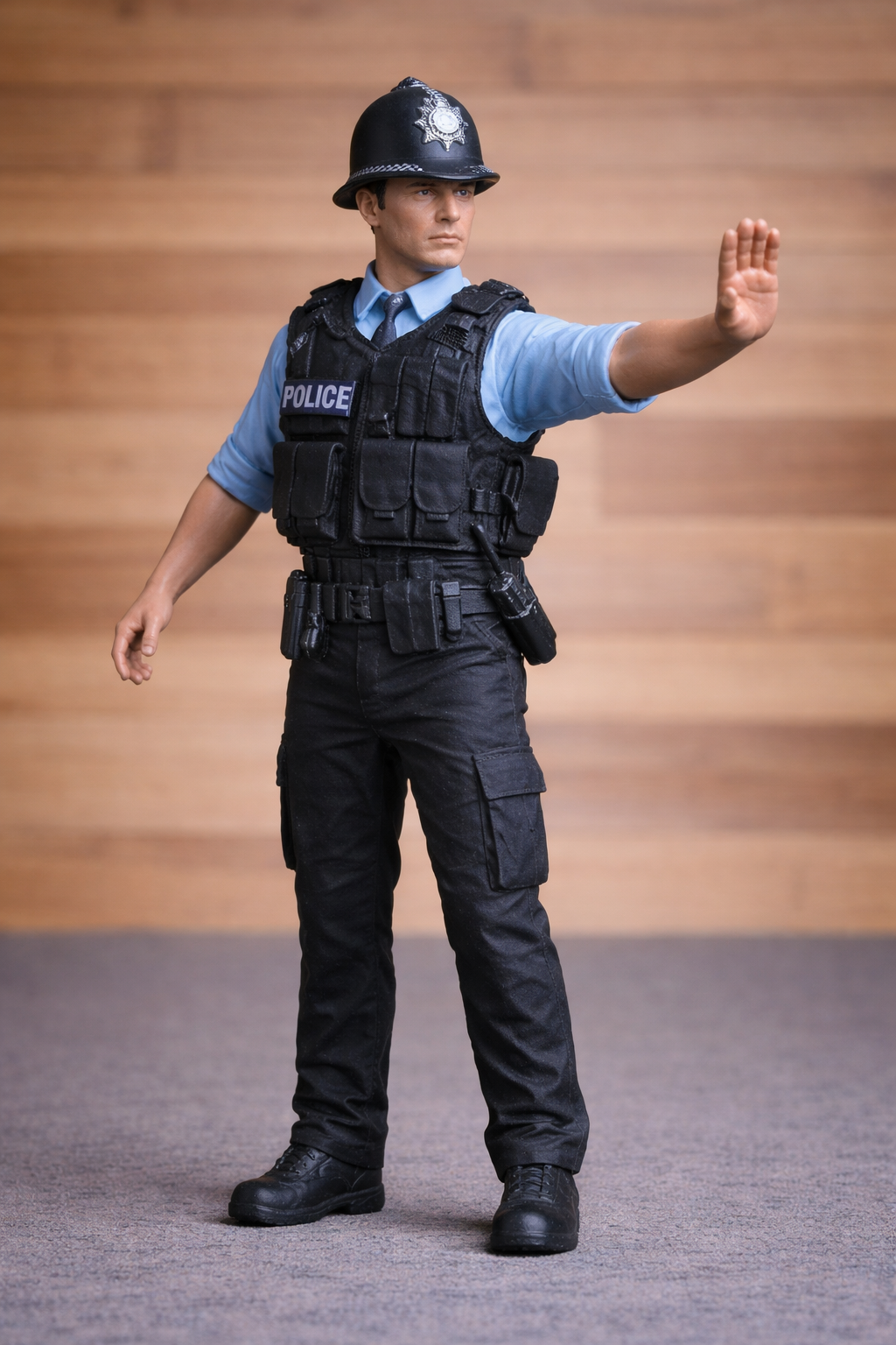 EMS9 – UK Police Officer Scale Model Figure – Stop Signal Pose Unpainted