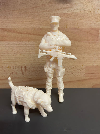 EMS 14 – Armed Police Officer Model Figure (Arms Folded, Vest On) For Tactical, Law Enforcement, and Urban Security Dioramas