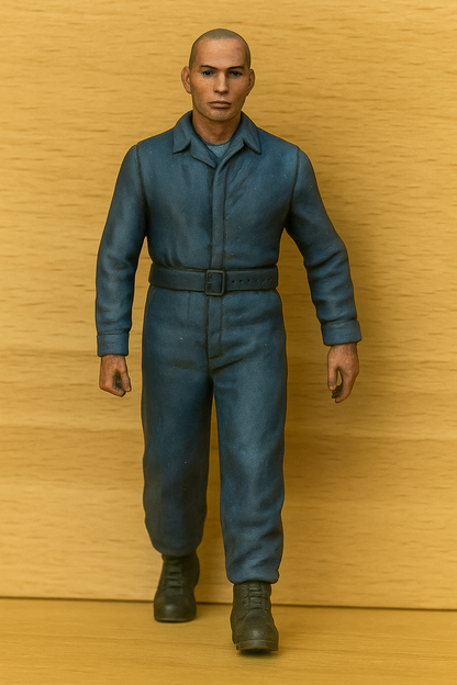 Navy deck crew in overalls walking. Add a hat from Jäger Hobby’s ship accessories range. Perfect scale figure for model ships and dockside scenes.
