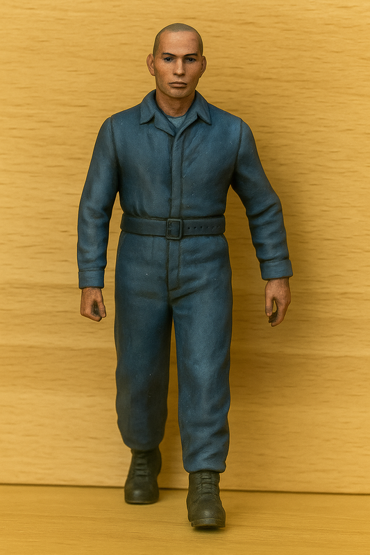 Navy deck crew in overalls walking. Add a hat from Jäger Hobby’s ship accessories range. Perfect scale figure for model ships and dockside scenes.