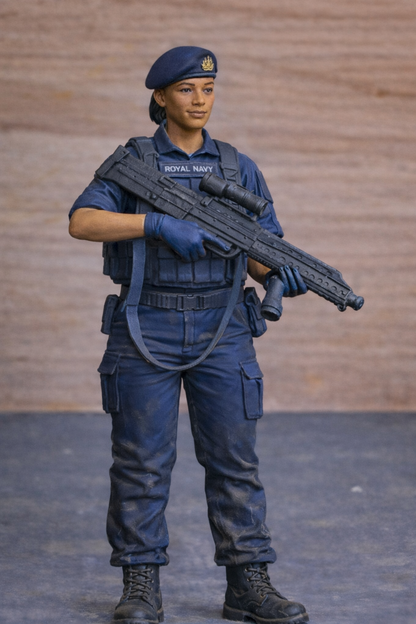 N37 Female Royal Navy Crew Figure – Armed Guard (Beret) – Unpainted Multi-Scale Model