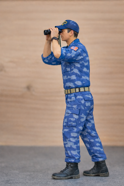 N42 – Modern Naval Crew – Binocular Watch Unpainted Multi-Scale Model