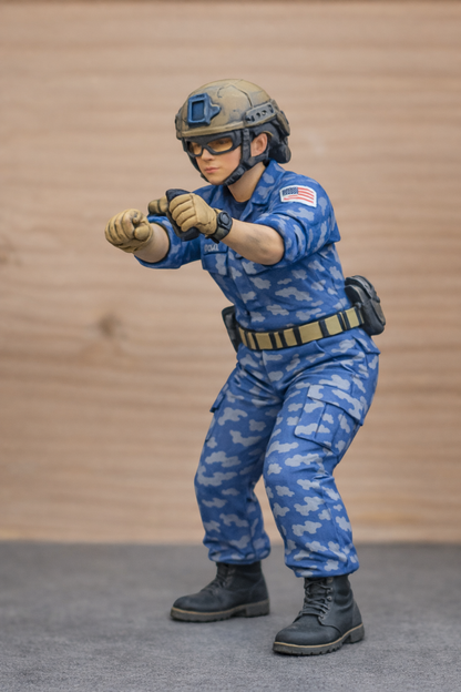 N43 Female Gunner Figure – Modern Naval Scale figure Unpainted