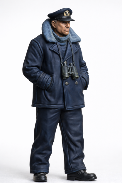 N56 Scale Model Figure Naval Officer in Heavy Weather Gear Flower-Class Corvette Unpainted