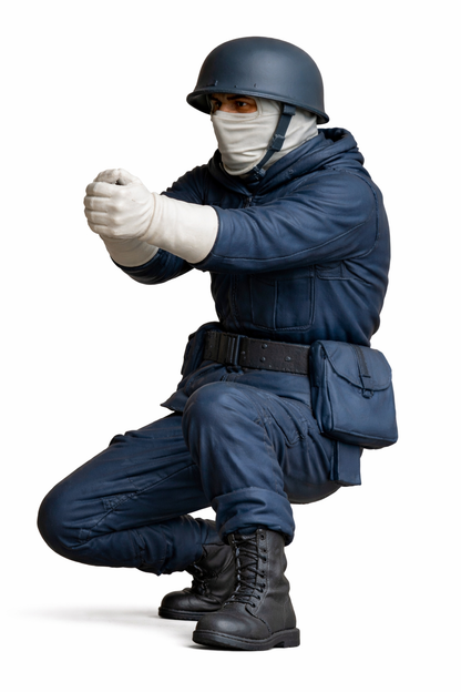 N71 Scale Model Figure – Royal Navy Crewman with Helmet & Anti-Flash Gear Falklands War, Unpainted