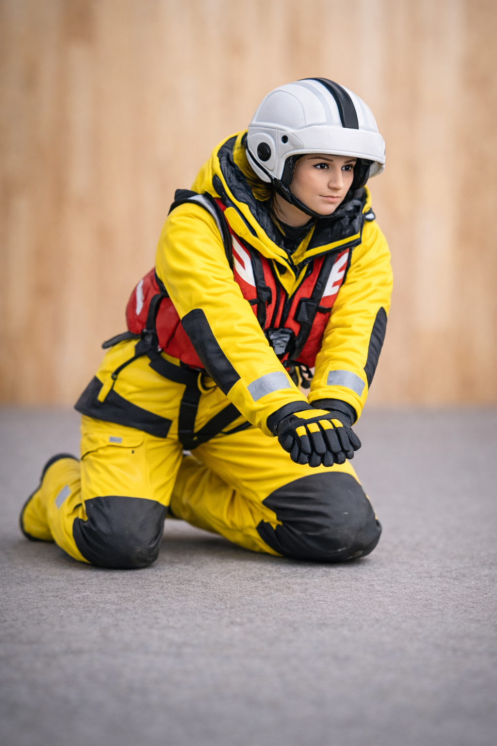 R11 – Female RNLI Lifeboat Crew Performing CPR Unpainted part of a set