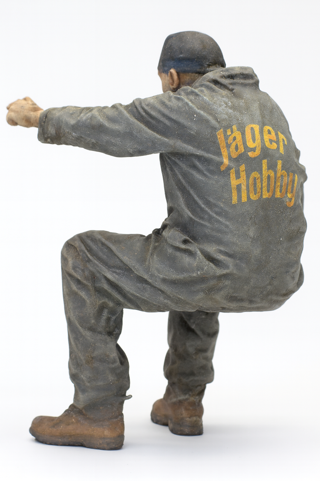 TG49 – Scale Model Ship Crewman Figure – Seated, Pointing, Grumpy Expression